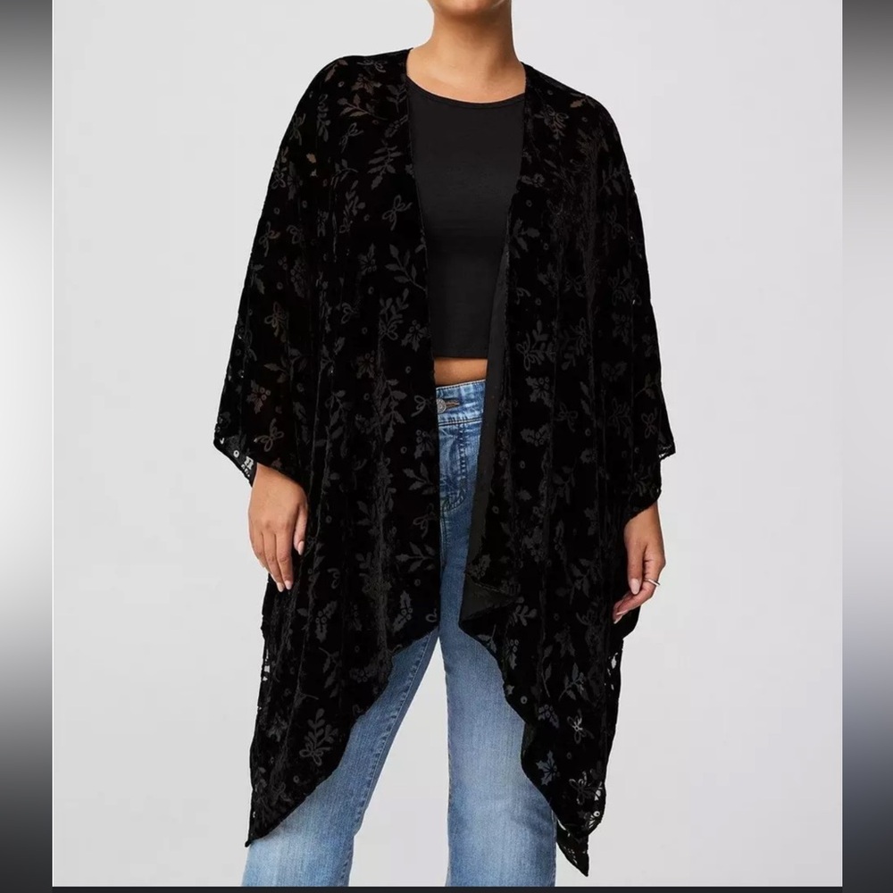 NWT Torrid Plus Size Holiday Ruana Black Velvet